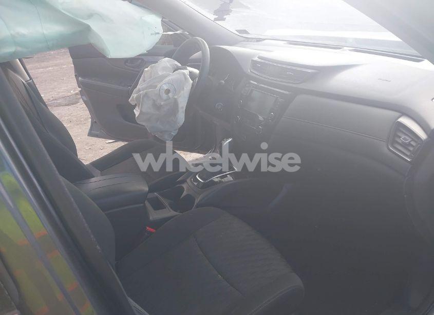 Photo 5 of 2019 Nissan Rogue S (VIN 5N1AT2MV0KC830455)