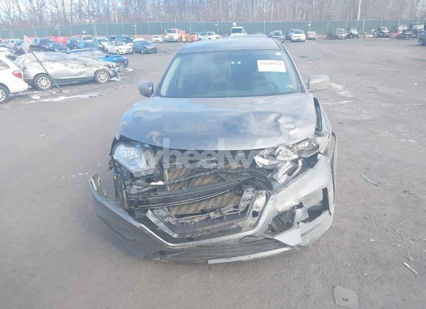 Photo 6 of 2019 Nissan Rogue S (VIN 5N1AT2MV0KC830455)