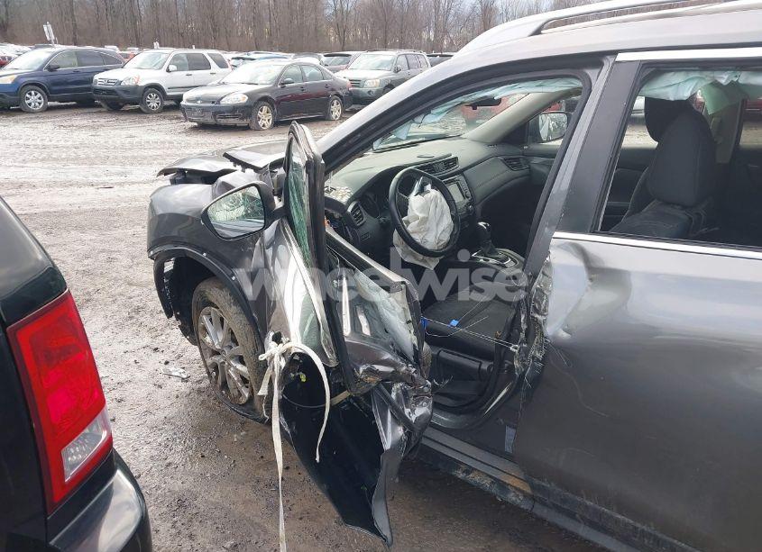 Photo 17 of 2019 Nissan Rogue S (VIN 5N1AT2MV0KC831363)