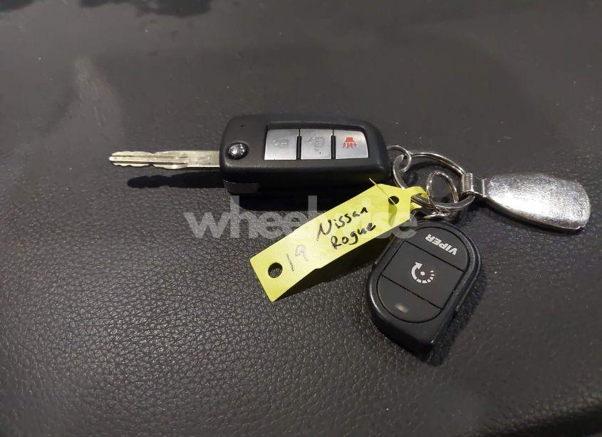 Photo 11 of 2019 Nissan Rogue S (VIN 5N1AT2MV0KC834067)