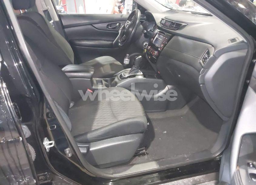 Photo 5 of 2019 Nissan Rogue S (VIN 5N1AT2MV0KC834067)