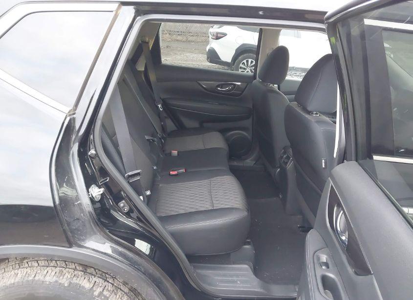 Photo 8 of 2019 Nissan Rogue S (VIN 5N1AT2MV0KC841245)