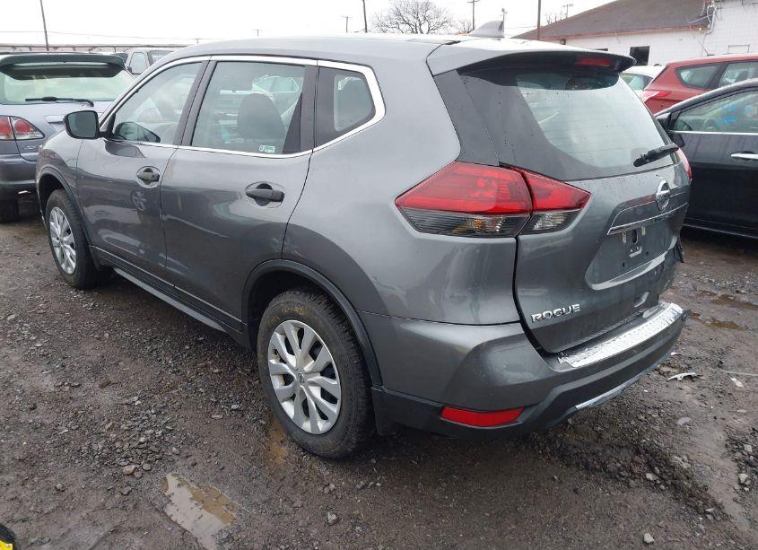 Photo 3 of 2019 Nissan Rogue S (VIN 5N1AT2MV0KC841732)