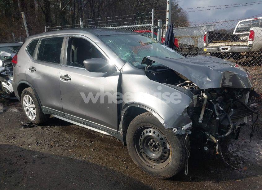 2019 Nissan Rogue S (VIN 5N1AT2MV0KC843710) main photo