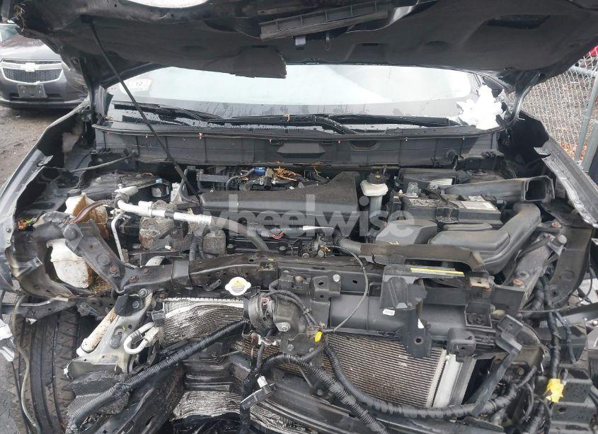 Photo 10 of 2019 Nissan Rogue S (VIN 5N1AT2MV0KC843710)