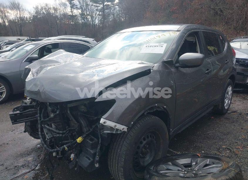 Photo 2 of 2019 Nissan Rogue S (VIN 5N1AT2MV0KC843710)