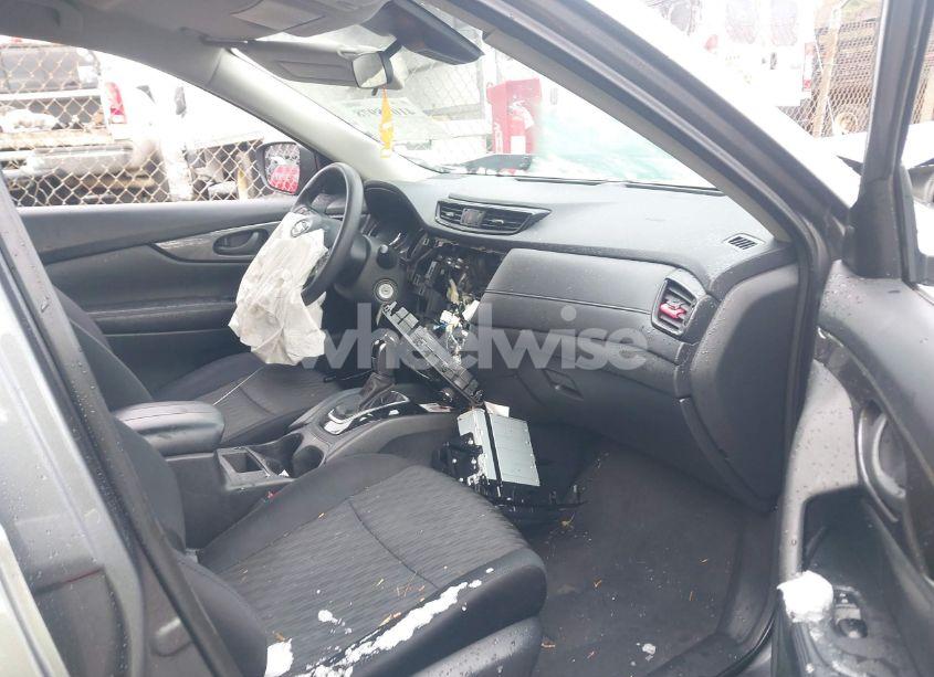 Photo 5 of 2019 Nissan Rogue S (VIN 5N1AT2MV0KC843710)