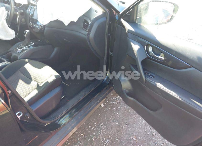 Photo 5 of 2020 Nissan Rogue SV INTELLIGENT AWD (VIN 5N1AT2MV0LC749201)