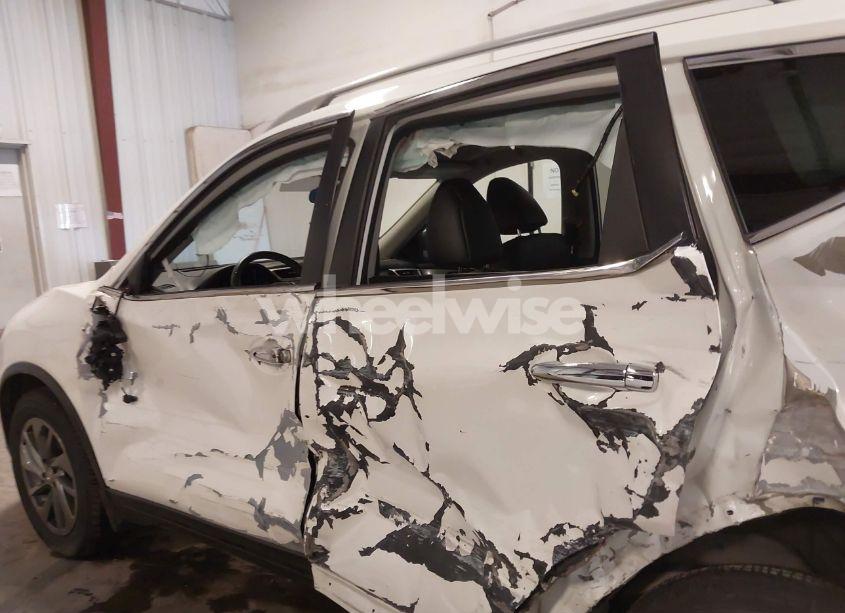 Photo 15 of 2016 Nissan Rogue SL (VIN 5N1AT2MV1GC894656)