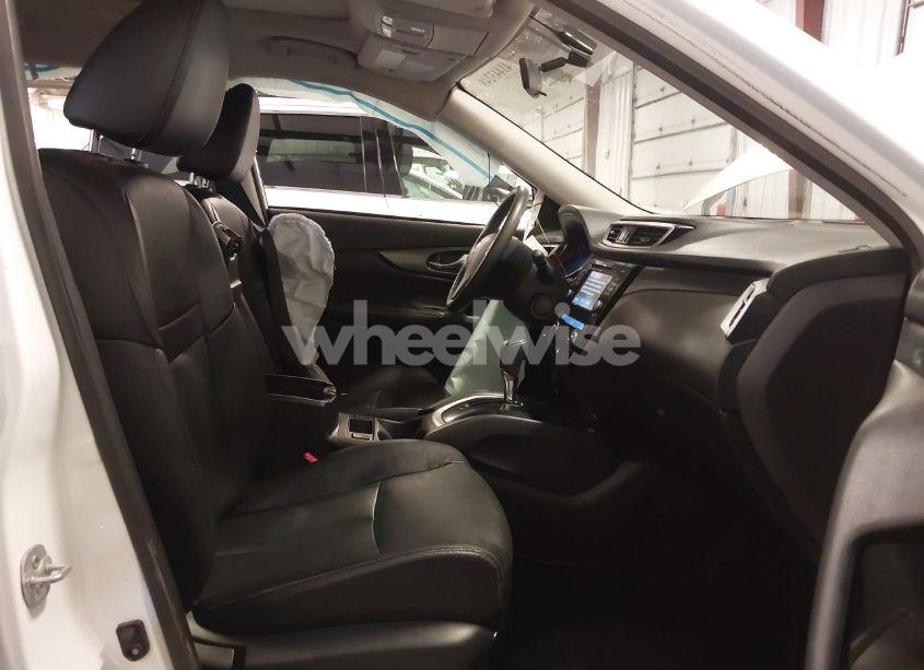 Photo 5 of 2016 Nissan Rogue SL (VIN 5N1AT2MV1GC894656)