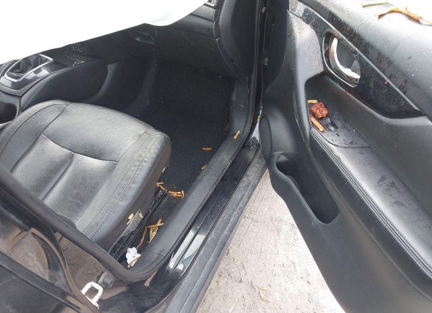 Photo 5 of 2017 Nissan Rogue SL (VIN 5N1AT2MV1HC761199)