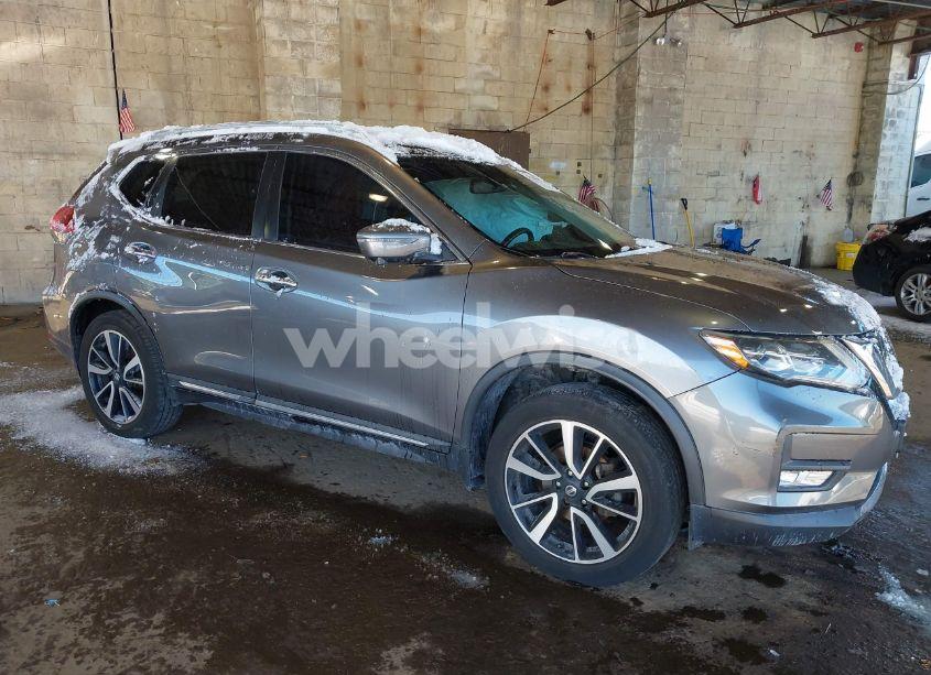 2017 Nissan Rogue SL (VIN 5N1AT2MV1HC764555) main photo