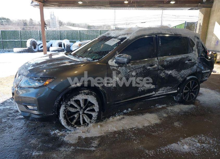 Photo 2 of 2017 Nissan Rogue SL (VIN 5N1AT2MV1HC764555)