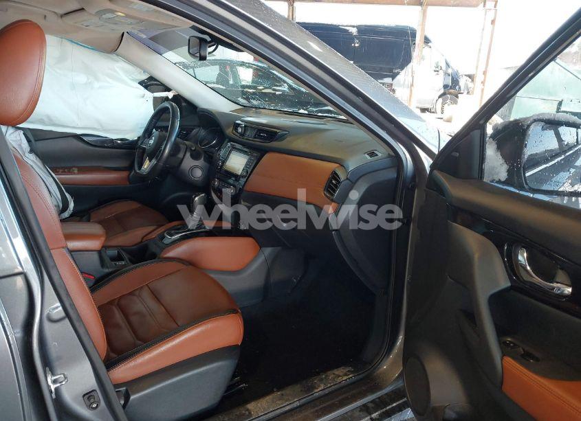 Photo 5 of 2017 Nissan Rogue SL (VIN 5N1AT2MV1HC764555)