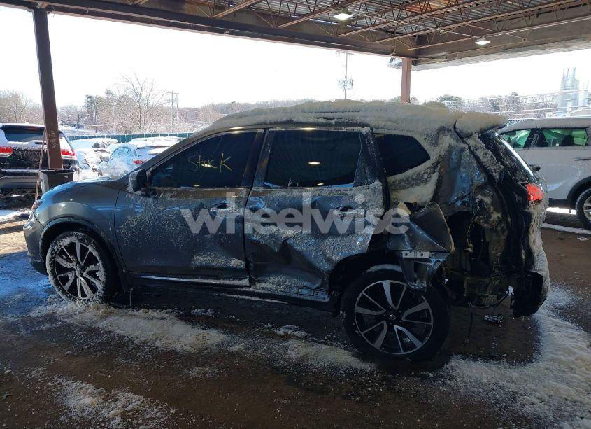 Photo 6 of 2017 Nissan Rogue SL (VIN 5N1AT2MV1HC764555)