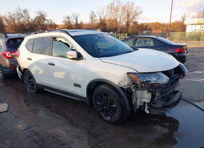 2017 Nissan Rogue SV (VIN 5N1AT2MV1HC769481) main photo
