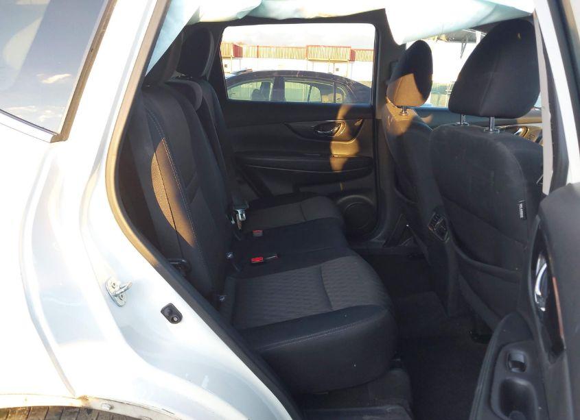 Photo 8 of 2017 Nissan Rogue SV (VIN 5N1AT2MV1HC769481)