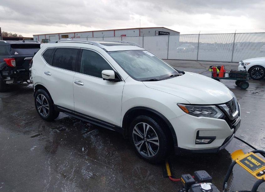 2017 Nissan Rogue SL (VIN 5N1AT2MV1HC869824) main photo