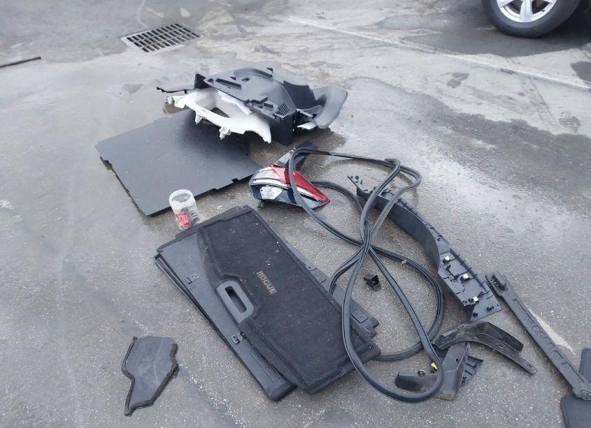 Photo 12 of 2017 Nissan Rogue SL (VIN 5N1AT2MV1HC869824)