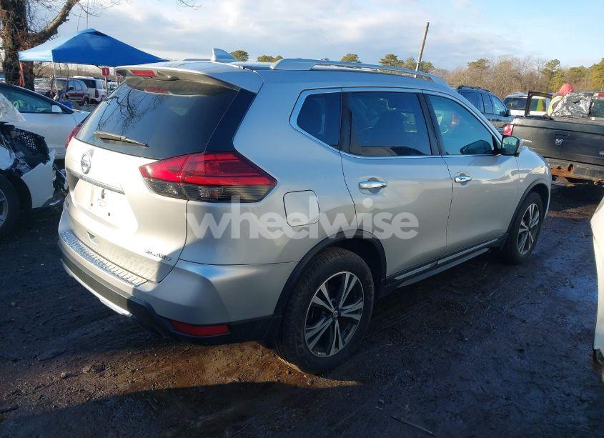 Photo 4 of 2017 Nissan Rogue SL (VIN 5N1AT2MV1HC873159)