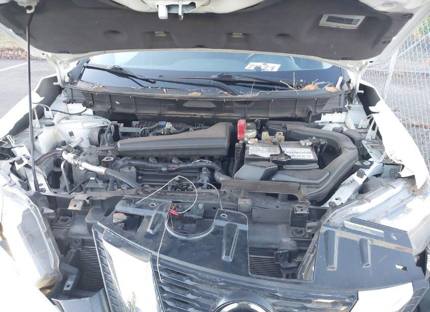 Photo 10 of 2018 Nissan Rogue SV (VIN 5N1AT2MV1JC753576)