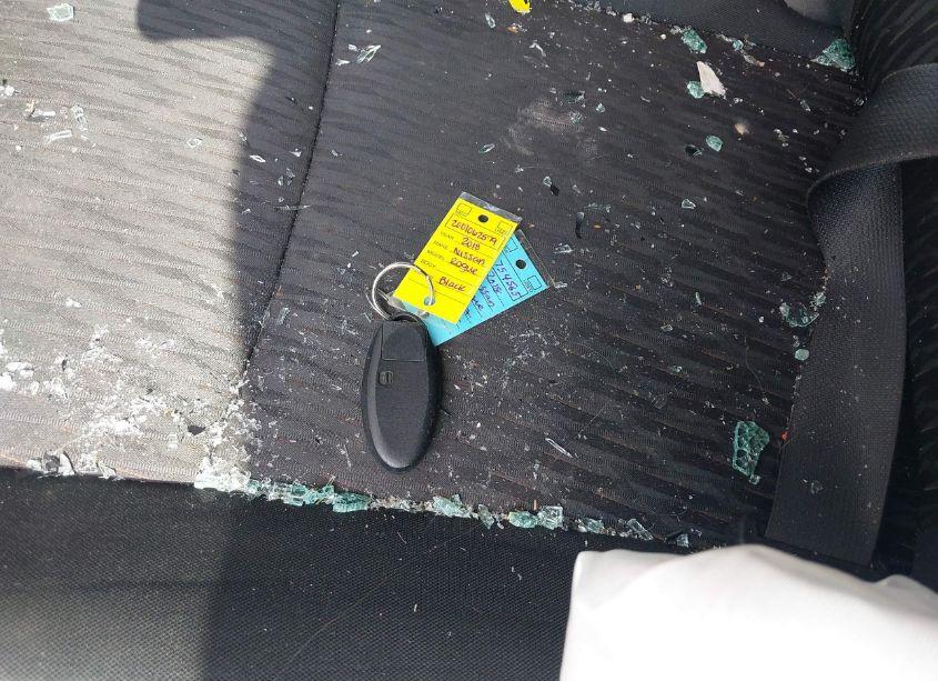 Photo 11 of 2018 Nissan Rogue SV (VIN 5N1AT2MV1JC754565)