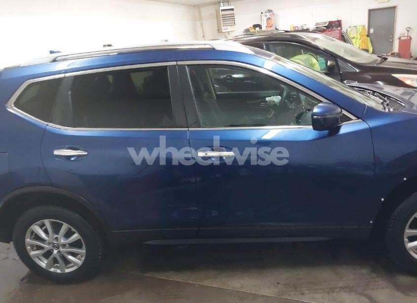 Photo 14 of 2018 Nissan Rogue SV (VIN 5N1AT2MV1JC792751)