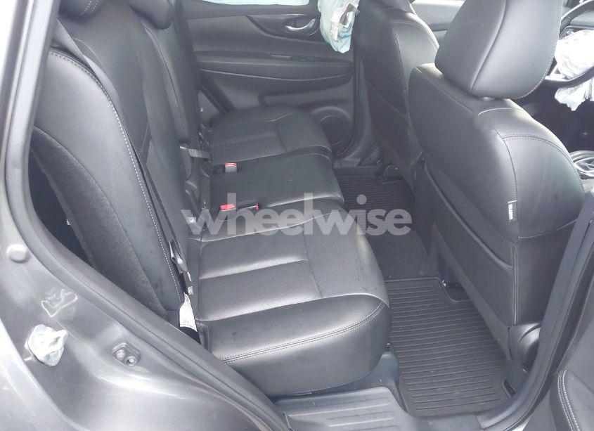 Photo 8 of 2018 Nissan Rogue SL (VIN 5N1AT2MV1JC814943)