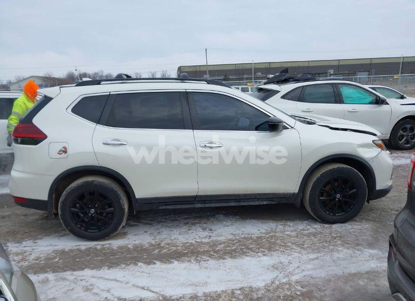Photo 13 of 2018 Nissan Rogue SV (VIN 5N1AT2MV1JC830088)