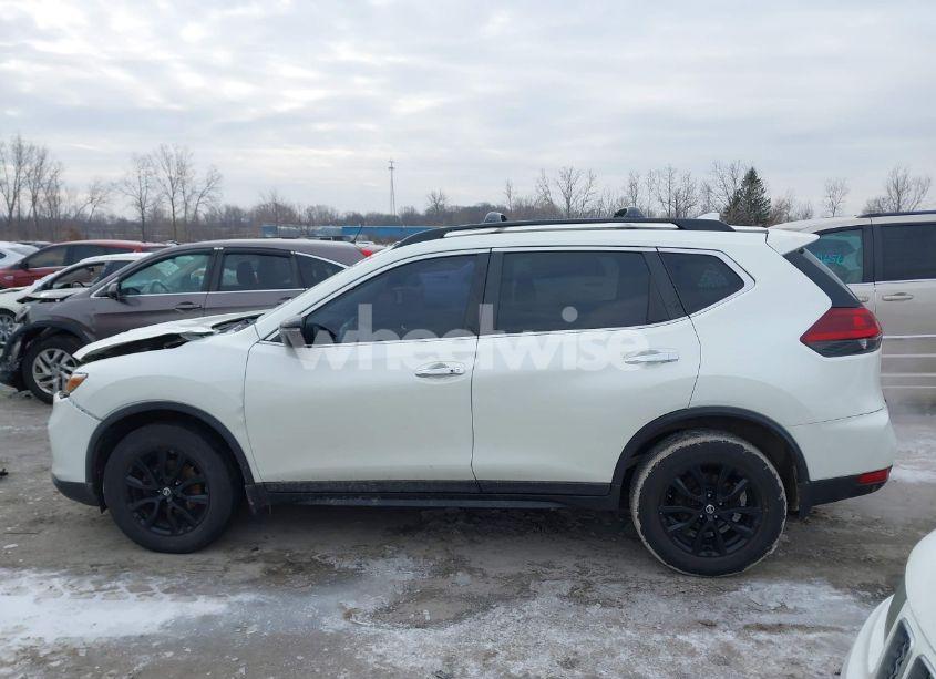 Photo 14 of 2018 Nissan Rogue SV (VIN 5N1AT2MV1JC830088)