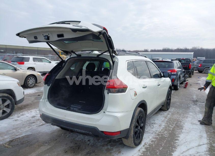 Photo 4 of 2018 Nissan Rogue SV (VIN 5N1AT2MV1JC830088)