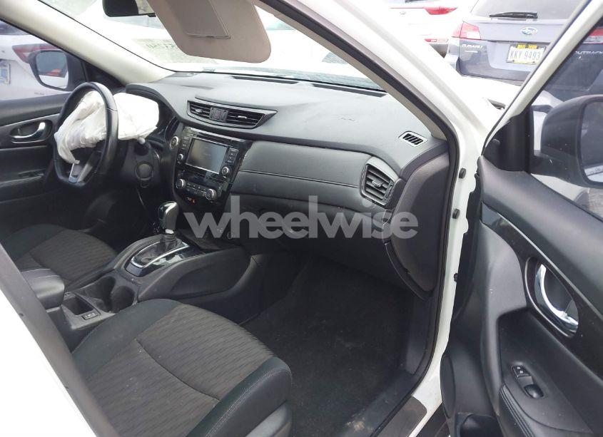 Photo 5 of 2018 Nissan Rogue SV (VIN 5N1AT2MV1JC830088)