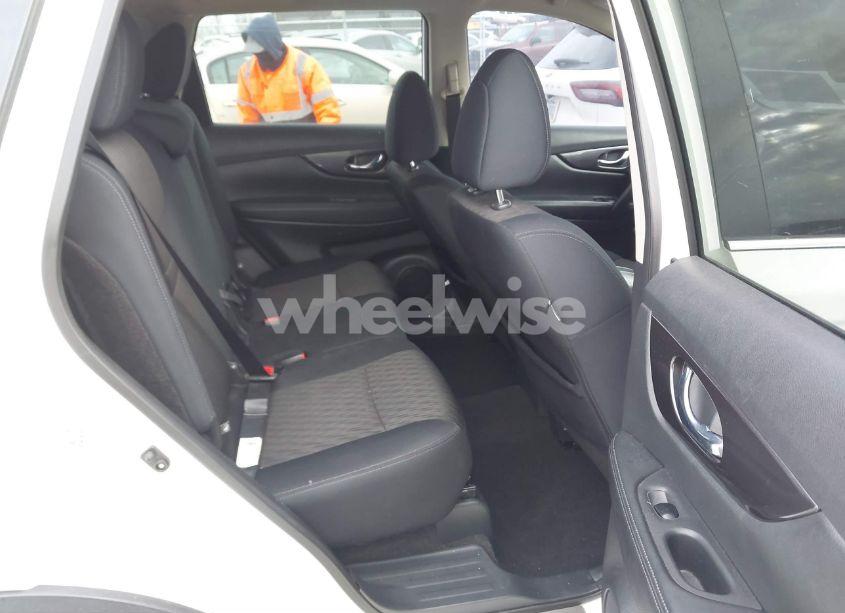 Photo 8 of 2018 Nissan Rogue SV (VIN 5N1AT2MV1JC830088)