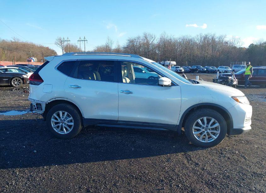 Photo 13 of 2018 Nissan Rogue SV (VIN 5N1AT2MV1JC844539)
