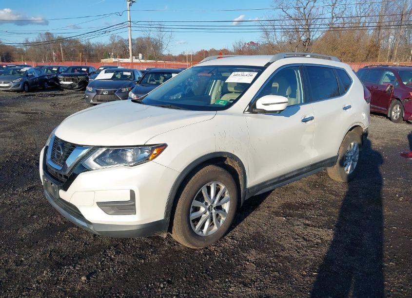 Photo 2 of 2018 Nissan Rogue SV (VIN 5N1AT2MV1JC844539)