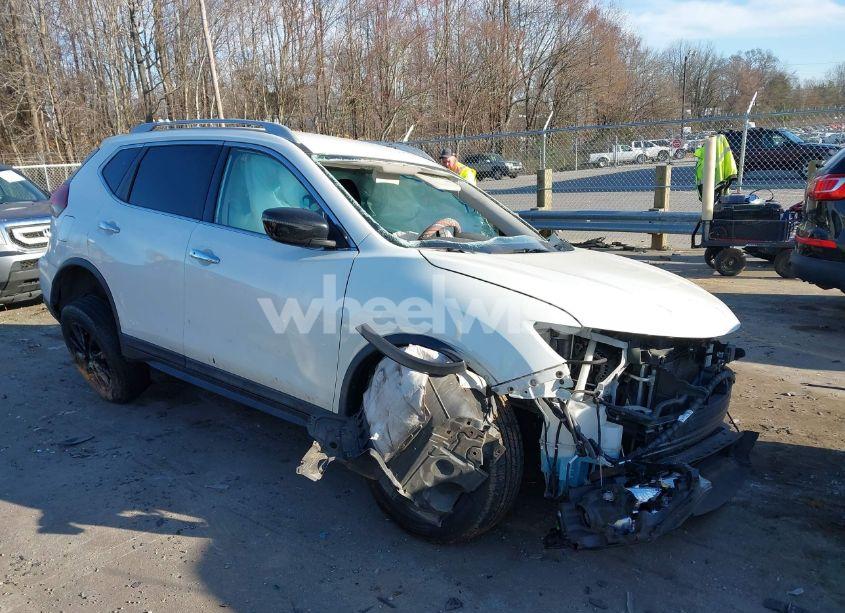 2019 Nissan Rogue SV (VIN 5N1AT2MV1KC705335) main photo