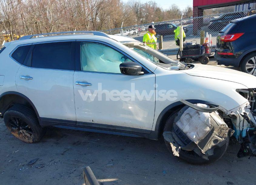 Photo 13 of 2019 Nissan Rogue SV (VIN 5N1AT2MV1KC705335)