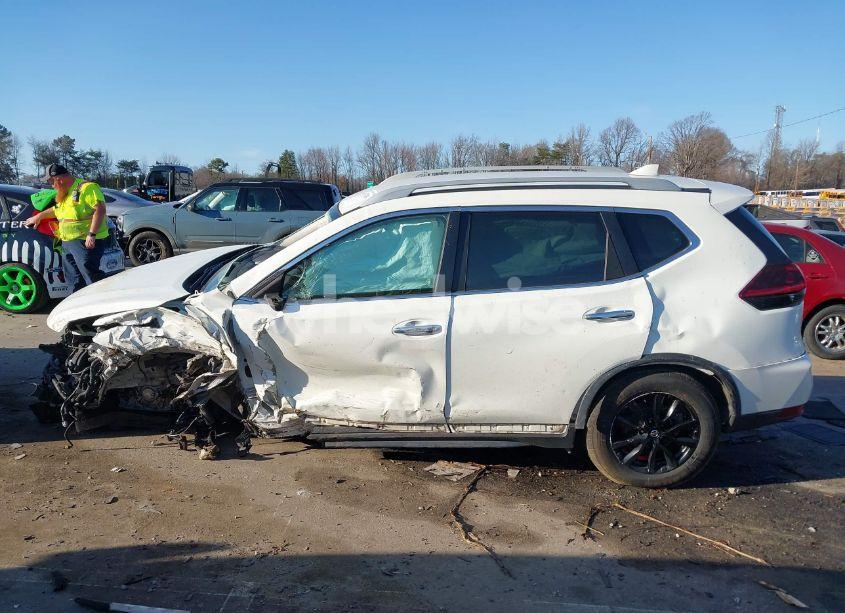 Photo 14 of 2019 Nissan Rogue SV (VIN 5N1AT2MV1KC705335)