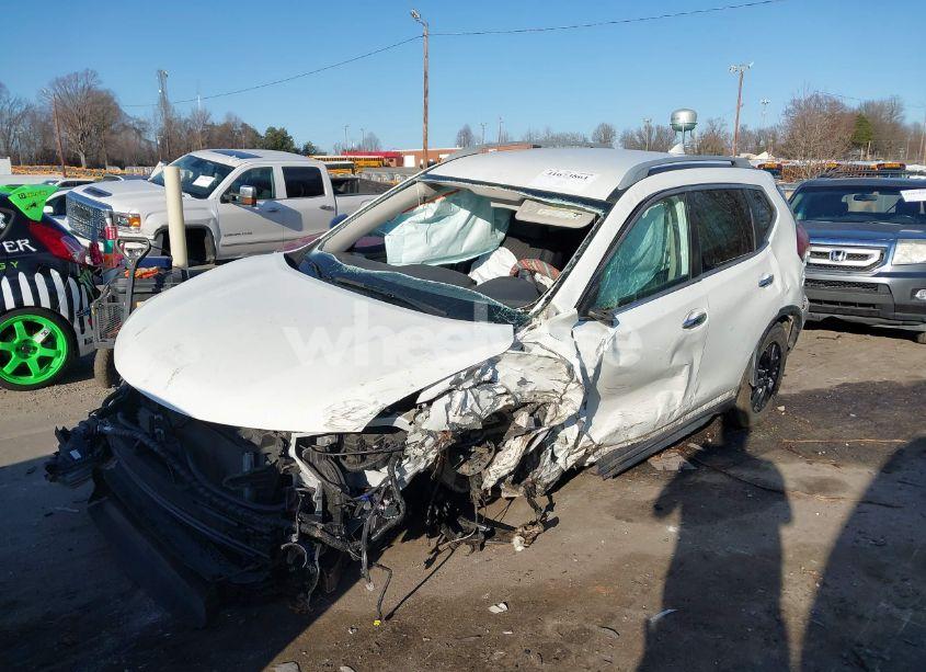 Photo 2 of 2019 Nissan Rogue SV (VIN 5N1AT2MV1KC705335)