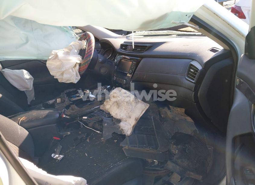 Photo 5 of 2019 Nissan Rogue SV (VIN 5N1AT2MV1KC705335)