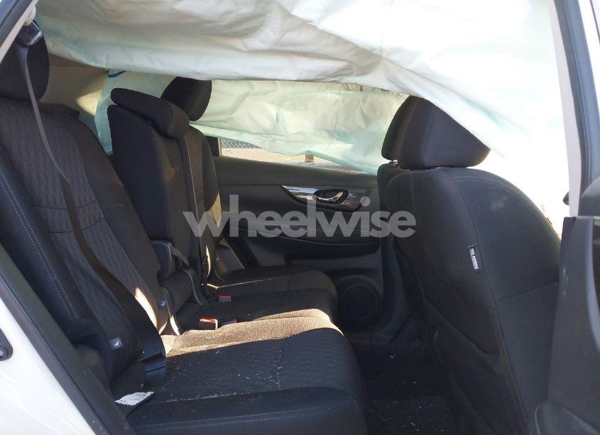 Photo 8 of 2019 Nissan Rogue SV (VIN 5N1AT2MV1KC705335)