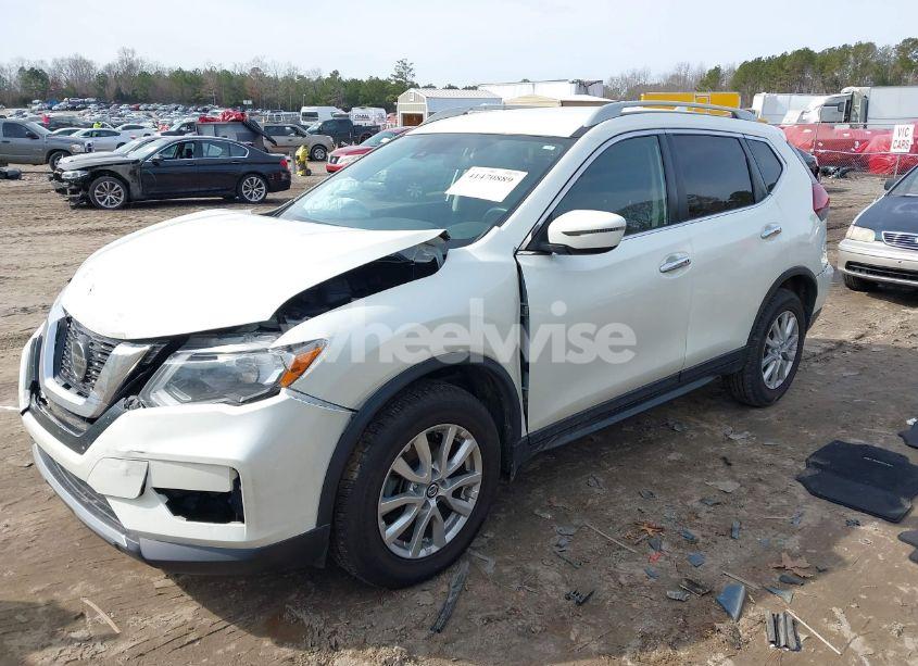 Photo 2 of 2019 Nissan Rogue SV (VIN 5N1AT2MV1KC737170)