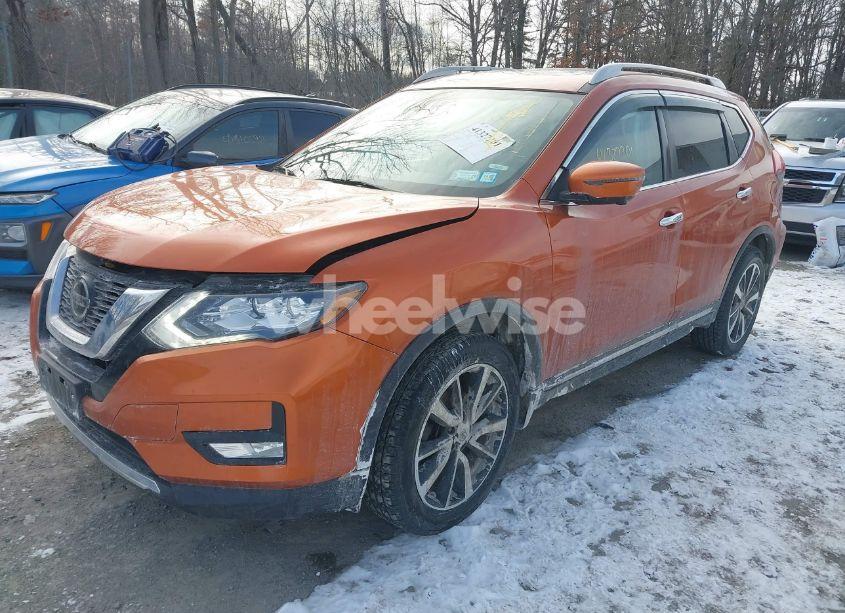 Photo 2 of 2019 Nissan Rogue SL (VIN 5N1AT2MV1KC740411)