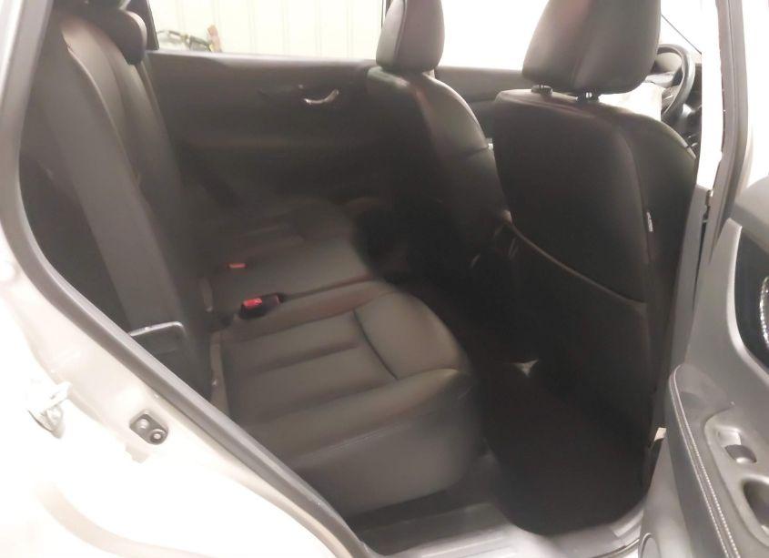 Photo 8 of 2019 Nissan Rogue SL (VIN 5N1AT2MV1KC744796)