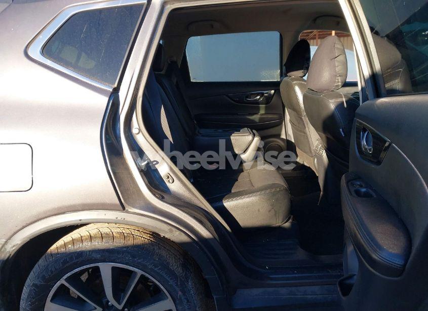 Photo 8 of 2019 Nissan Rogue SL (VIN 5N1AT2MV1KC756852)