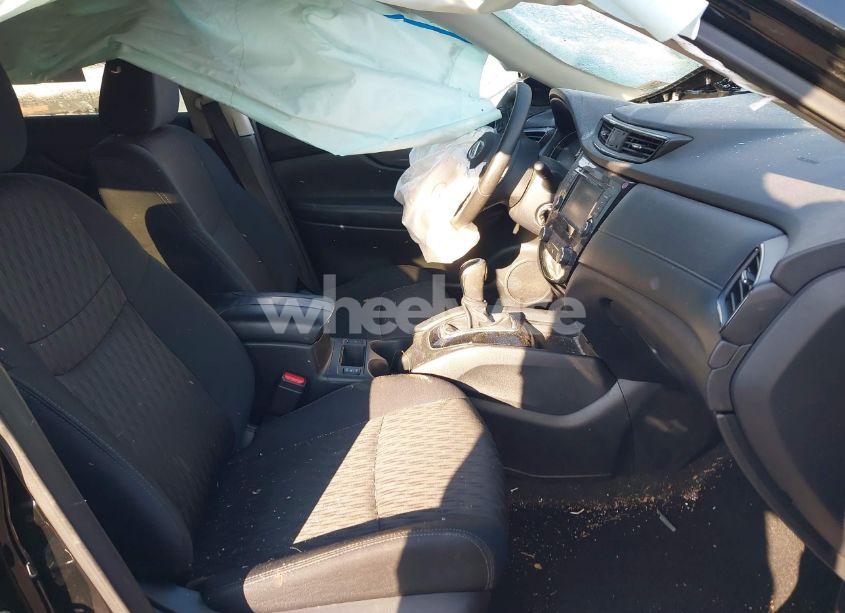 Photo 5 of 2019 Nissan Rogue S (VIN 5N1AT2MV1KC782240)