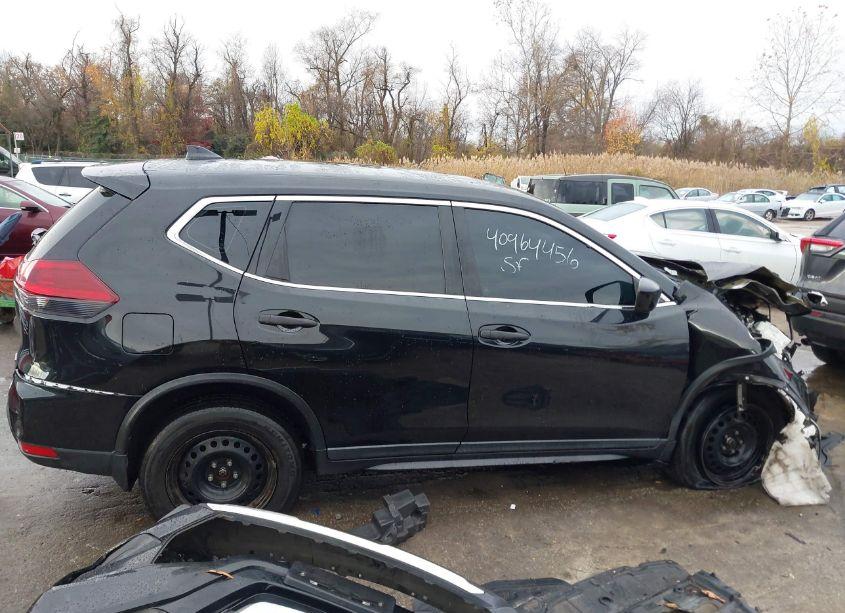 Photo 14 of 2019 Nissan Rogue S (VIN 5N1AT2MV1KC803698)
