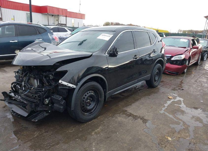 Photo 2 of 2019 Nissan Rogue S (VIN 5N1AT2MV1KC803698)