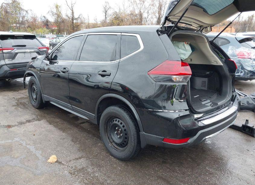 Photo 3 of 2019 Nissan Rogue S (VIN 5N1AT2MV1KC803698)