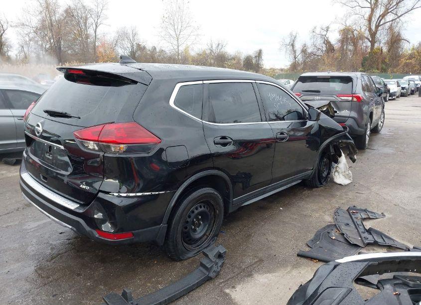 Photo 4 of 2019 Nissan Rogue S (VIN 5N1AT2MV1KC803698)